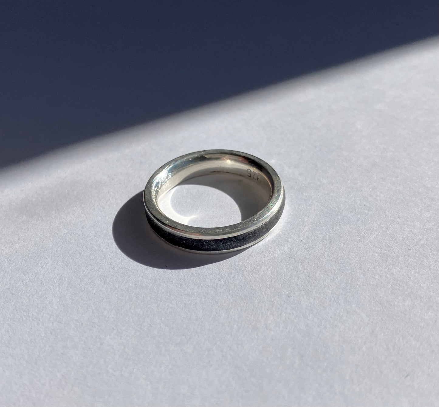 Minimal Elegance - Gray Minimalist Ring with Concrete Inlay